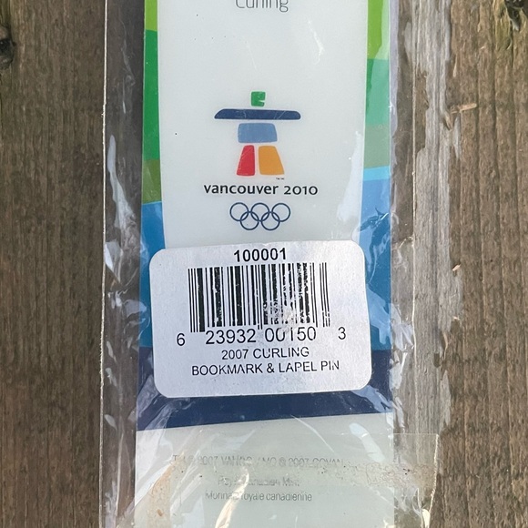 Royal Canadian Mint Vancouver Olympics 2007 Curling Quarter Bookmark & Lapel Pin - Picture 10 of 11